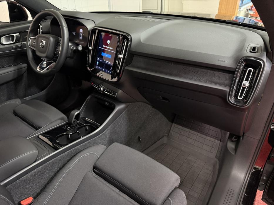 VOLVO XC40 2023