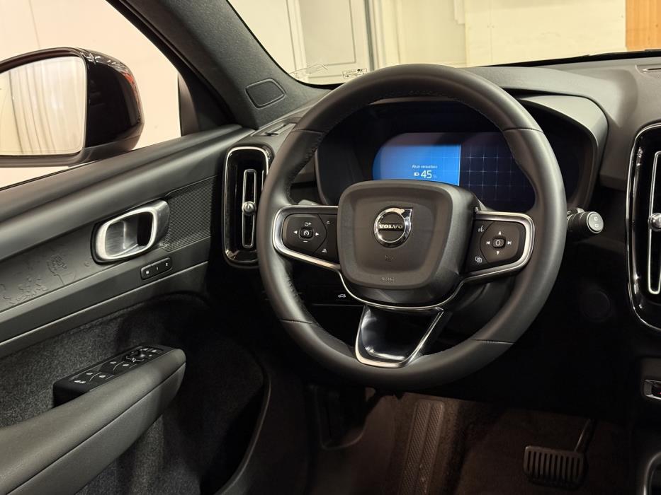 VOLVO XC40 2023