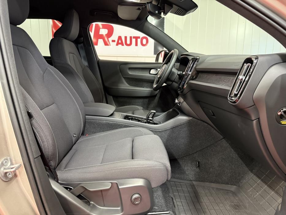 VOLVO XC40 2023