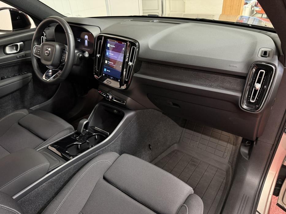 VOLVO XC40 2023