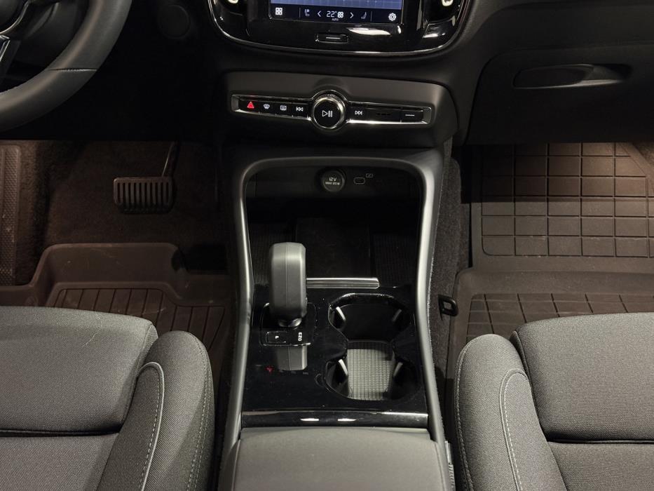 VOLVO XC40 2023