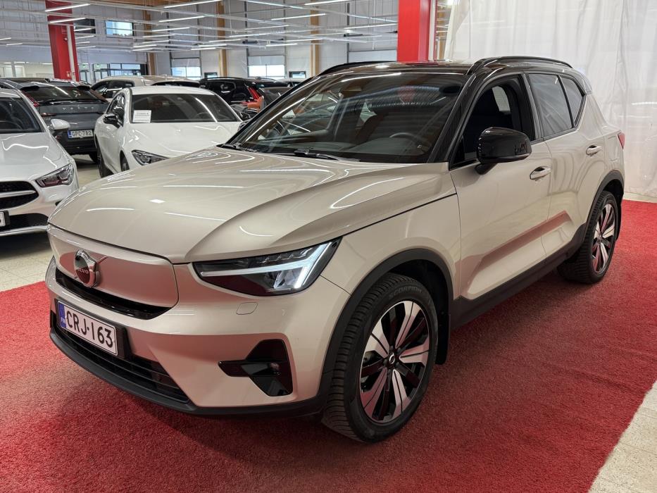 VOLVO XC40 2023