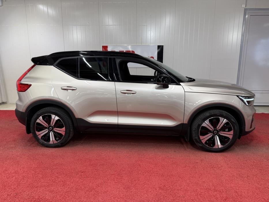 VOLVO XC40 2023