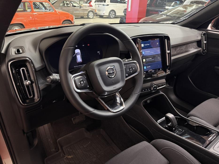 VOLVO XC40 2023