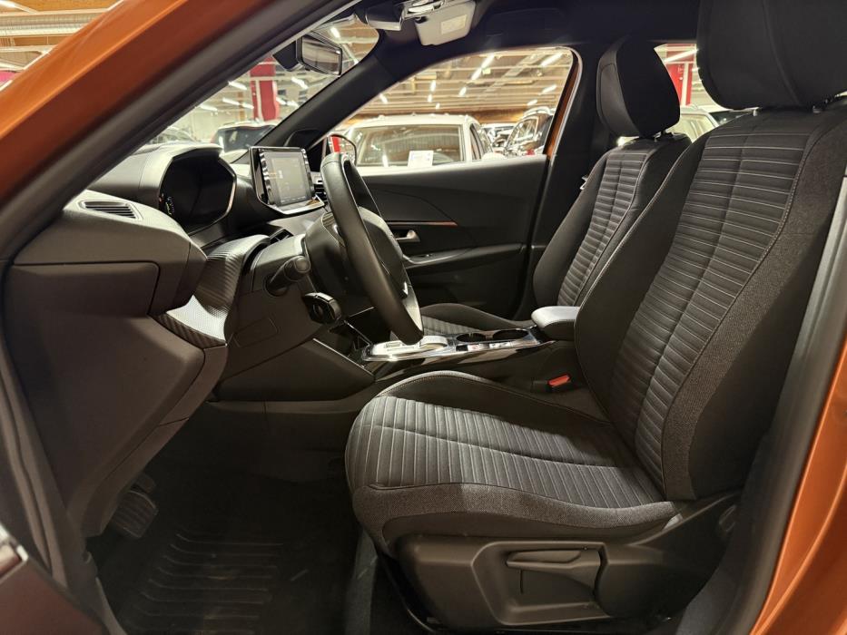 PEUGEOT e-2008 2023