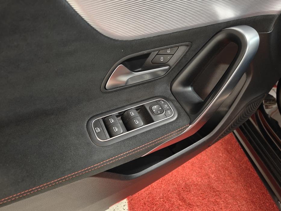 MERCEDES-BENZ A 2021