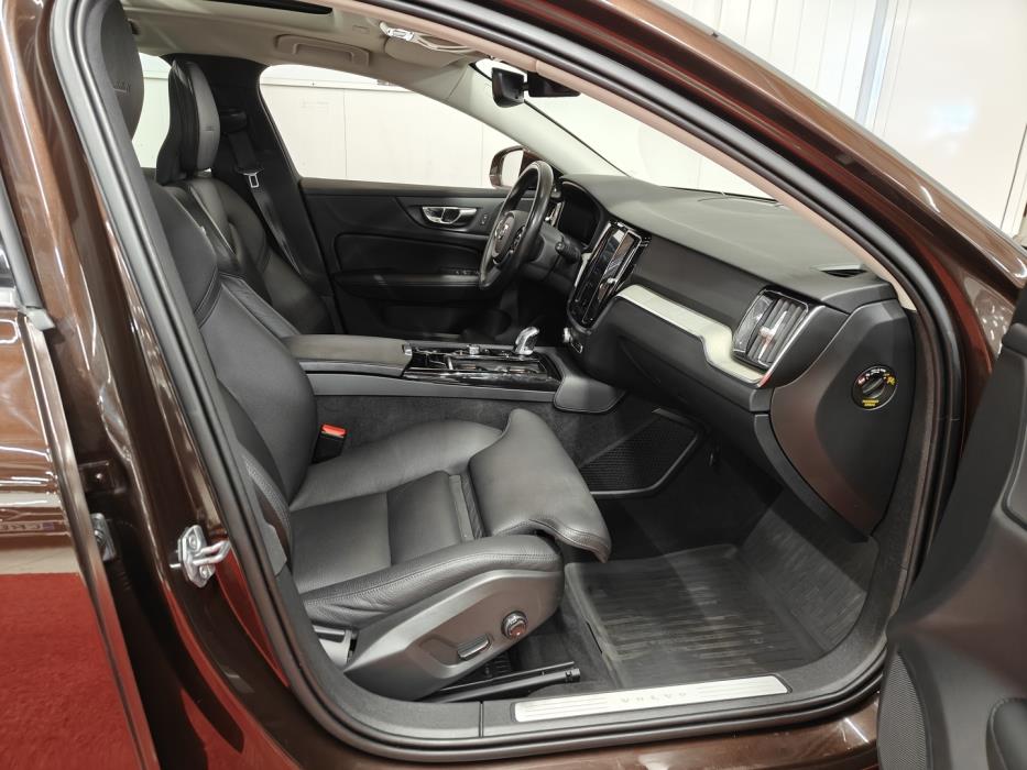 VOLVO V60 2019