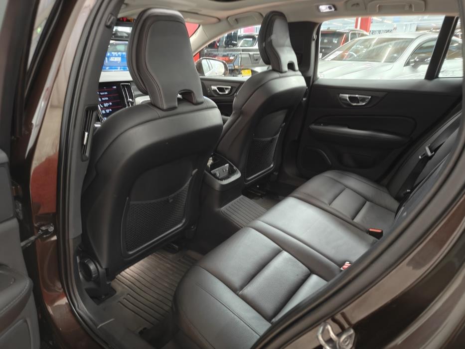 VOLVO V60 2019