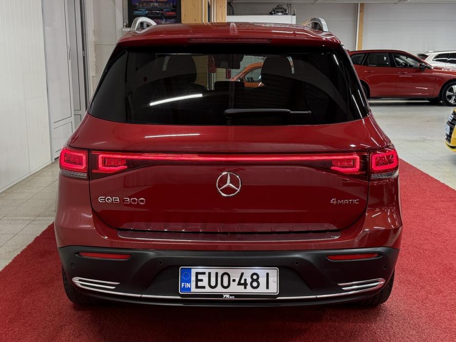 MERCEDES-BENZ EQB 2023