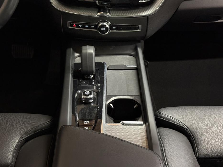 VOLVO XC60 2023