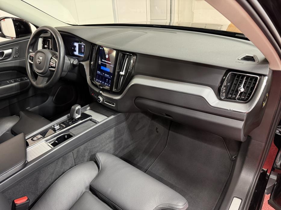 VOLVO XC60 2023