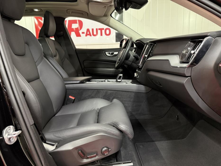 VOLVO XC60 2023