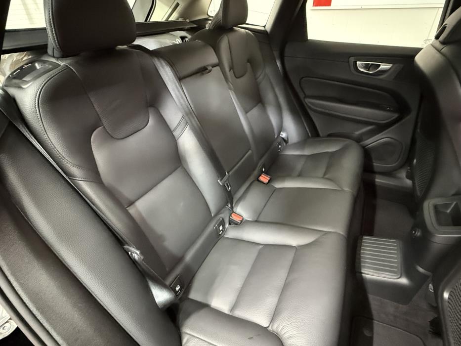 VOLVO XC60 2023