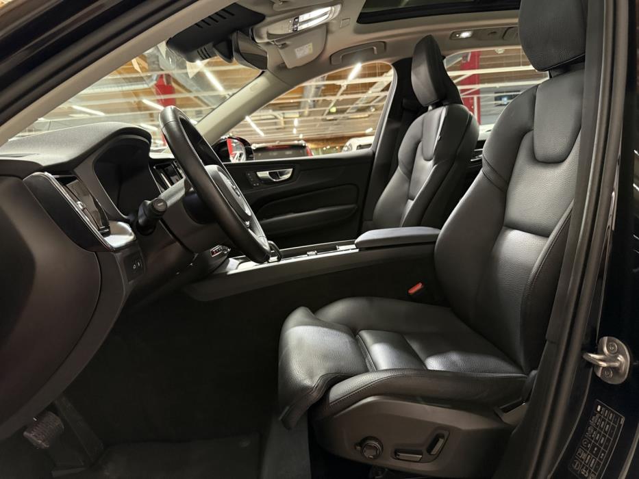 VOLVO XC60 2023