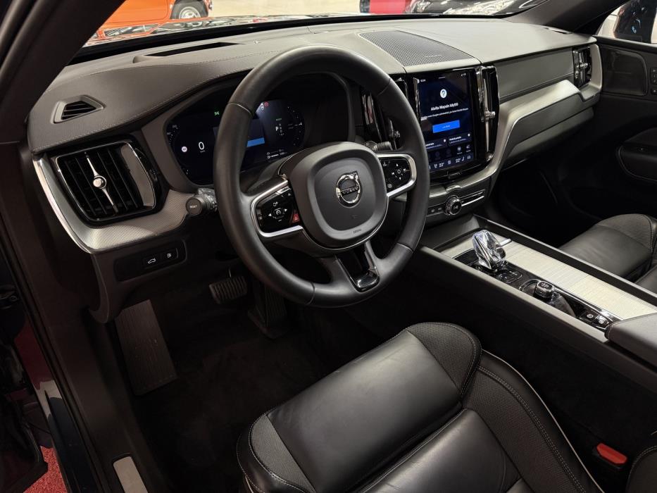 VOLVO XC60 2023