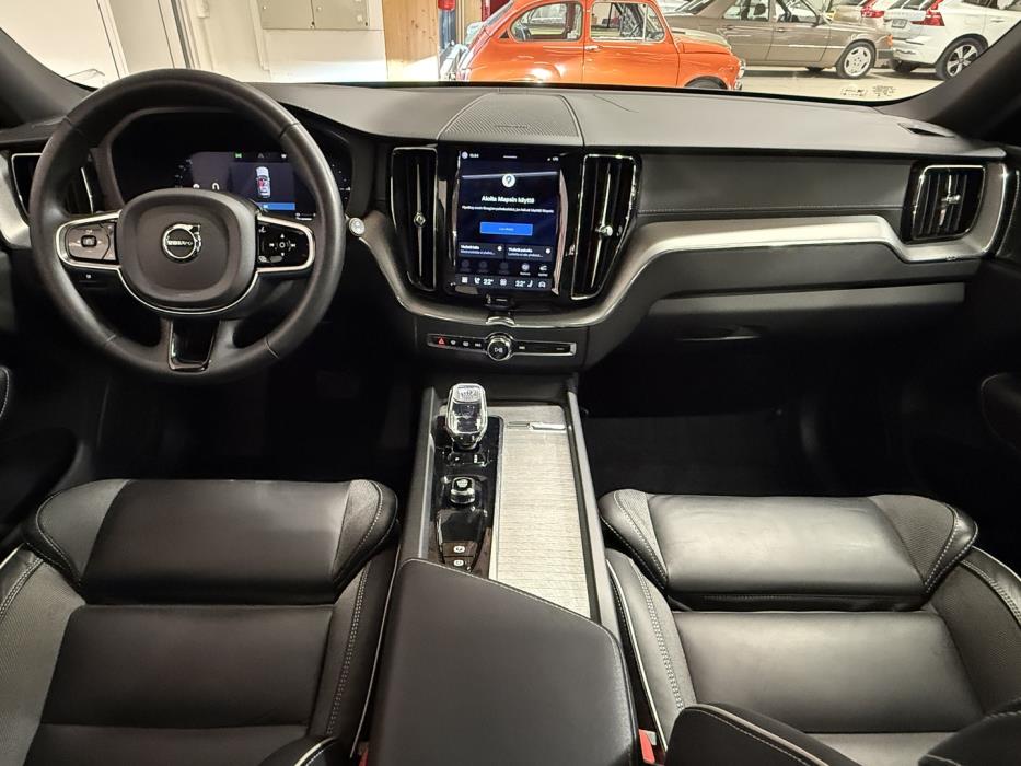 VOLVO XC60 2023
