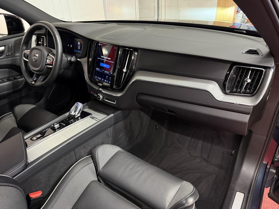 VOLVO XC60 2023