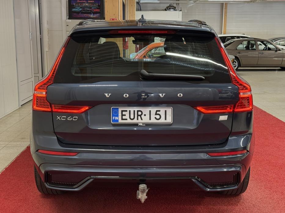 VOLVO XC60 2023