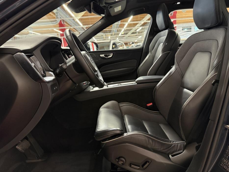 VOLVO XC60 2023