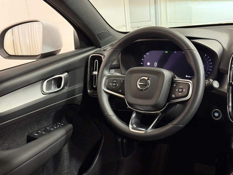 VOLVO XC40 2023
