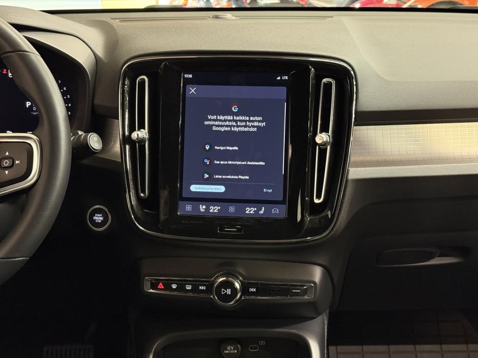 VOLVO XC40 2023