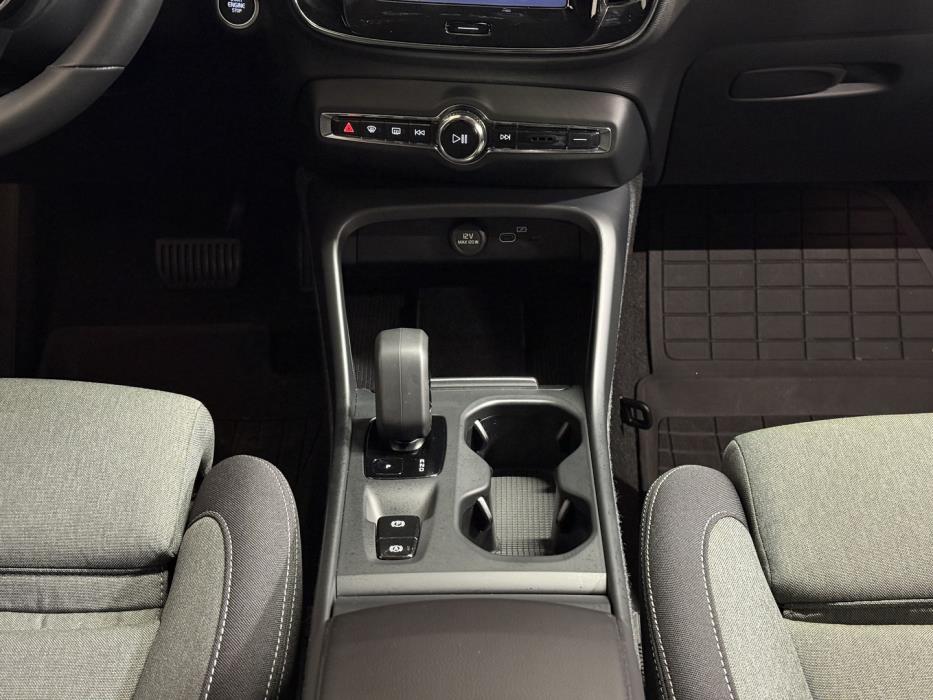 VOLVO XC40 2023