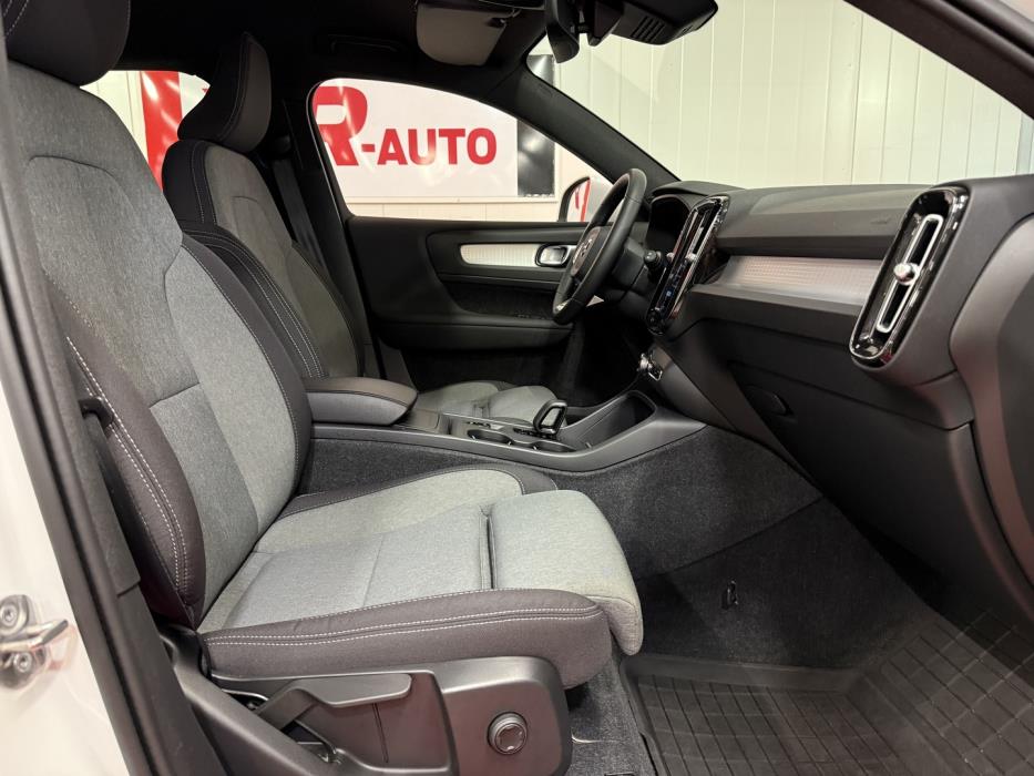 VOLVO XC40 2023