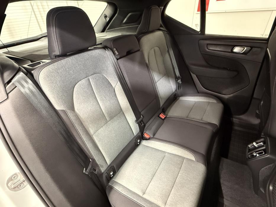 VOLVO XC40 2023