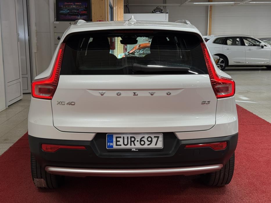 VOLVO XC40 2023