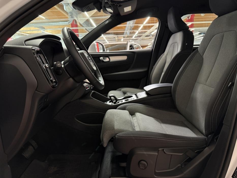 VOLVO XC40 2023
