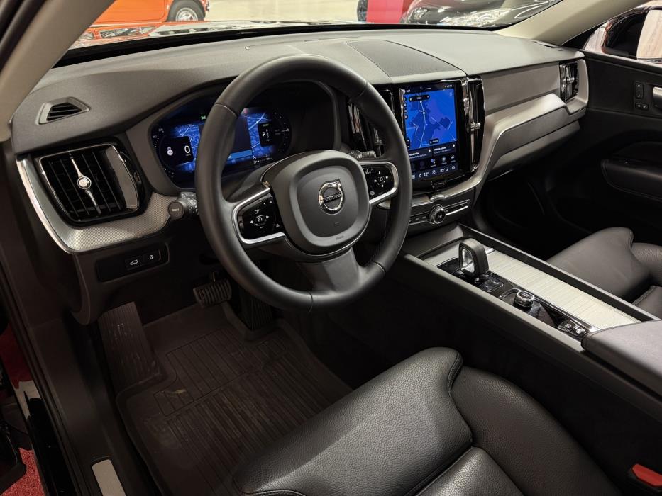 VOLVO XC60 2023