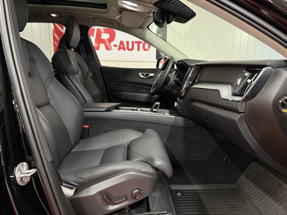 VOLVO XC60 2023