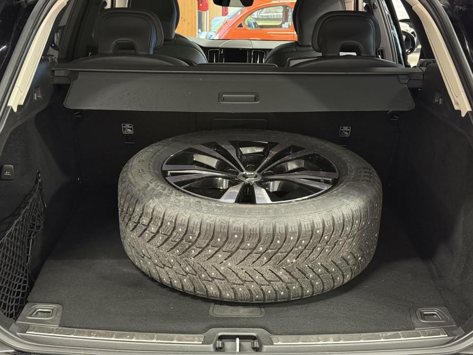 VOLVO XC60 2023