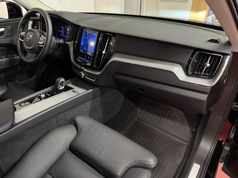 VOLVO XC60 2023