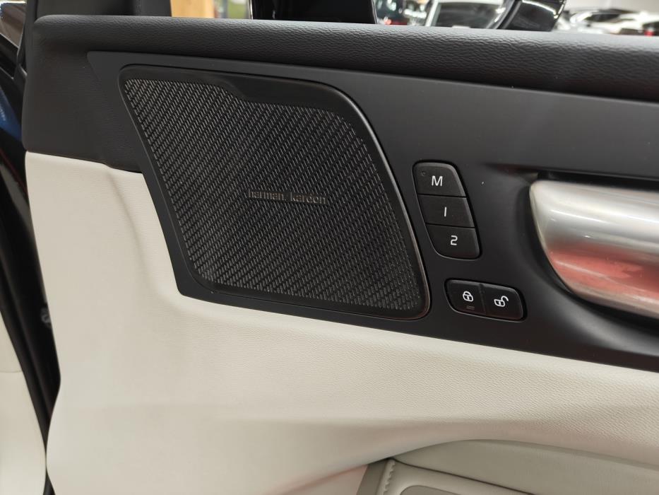 VOLVO XC60 2024