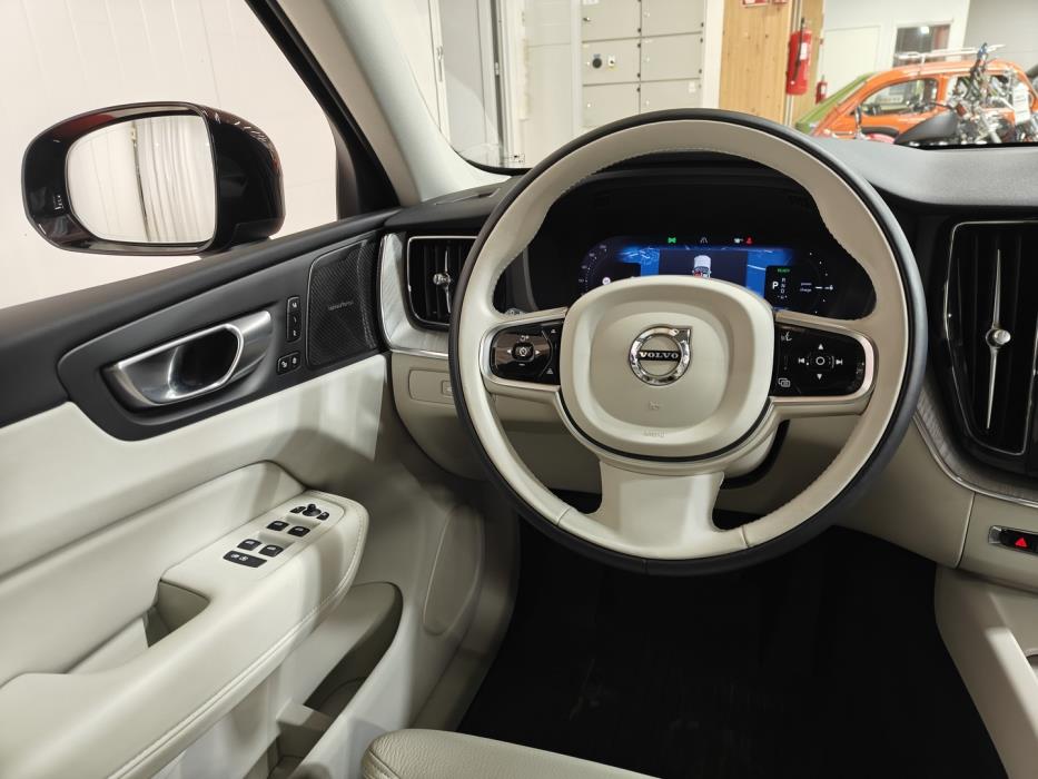 VOLVO XC60 2024