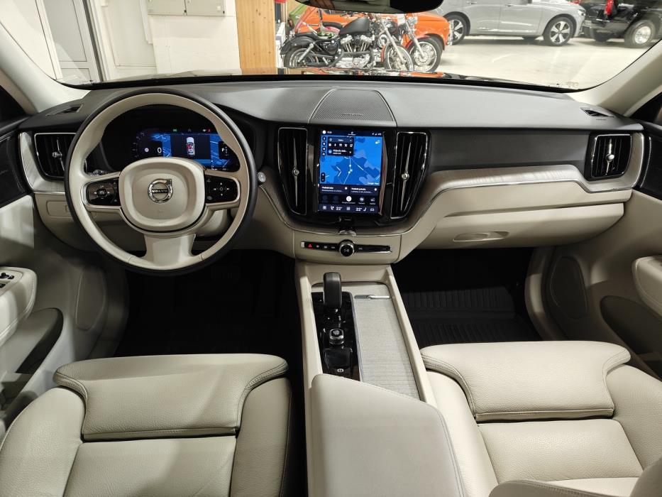 VOLVO XC60 2024