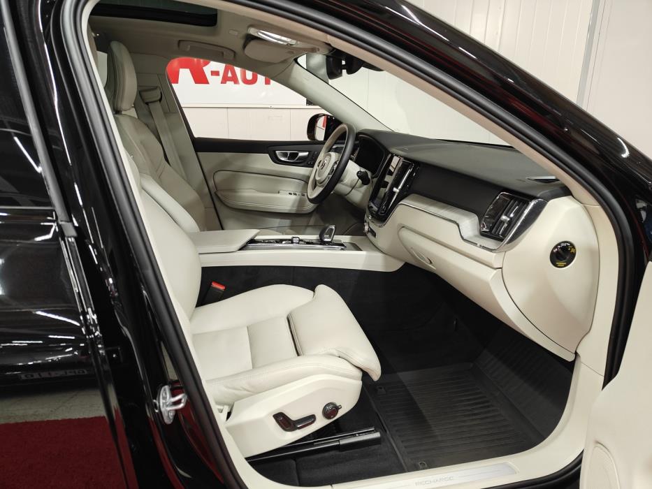 VOLVO XC60 2024