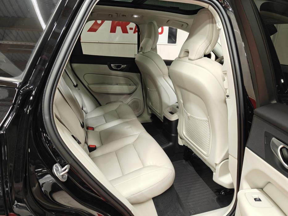 VOLVO XC60 2024