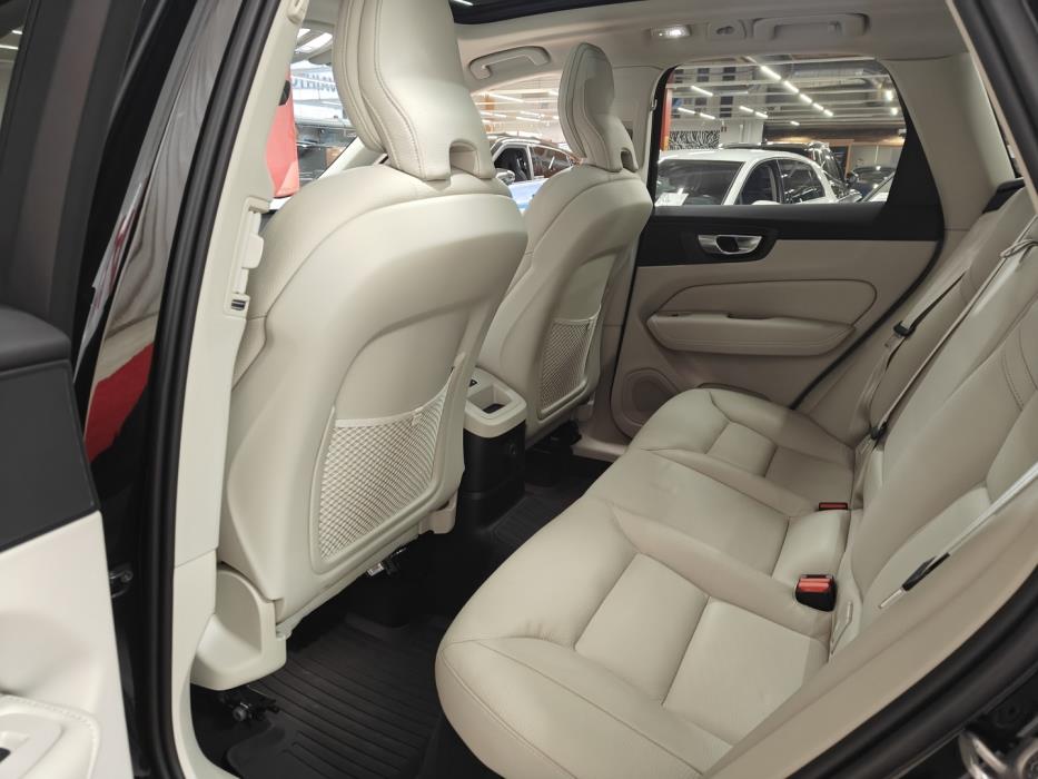 VOLVO XC60 2024