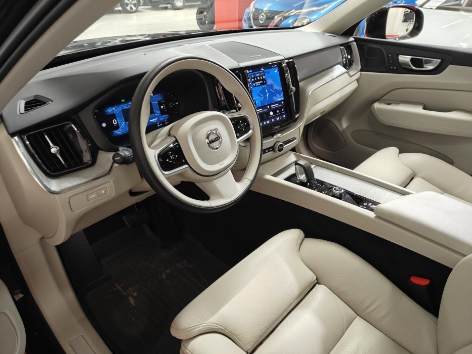 VOLVO XC60 2024