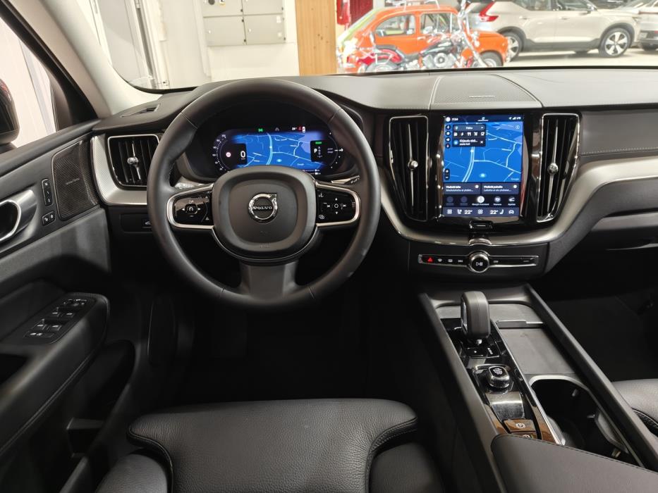 VOLVO XC60 2023