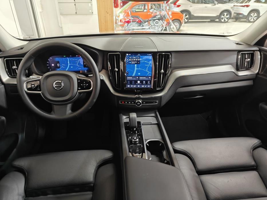 VOLVO XC60 2023