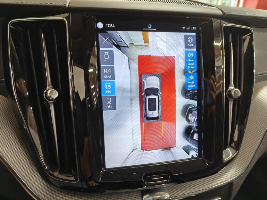 VOLVO XC60 2023