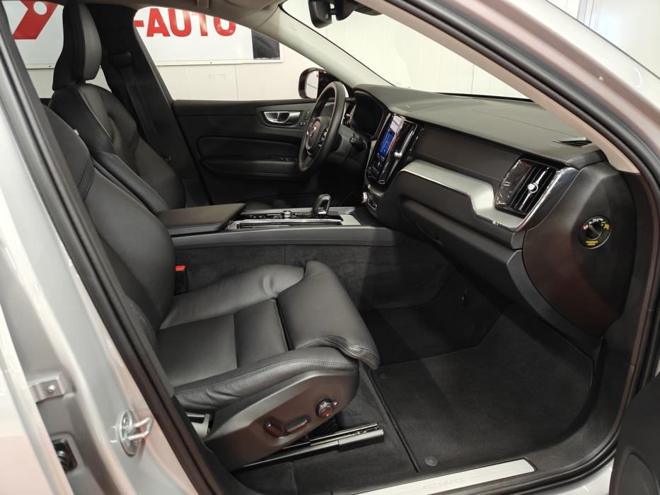 VOLVO XC60 2023