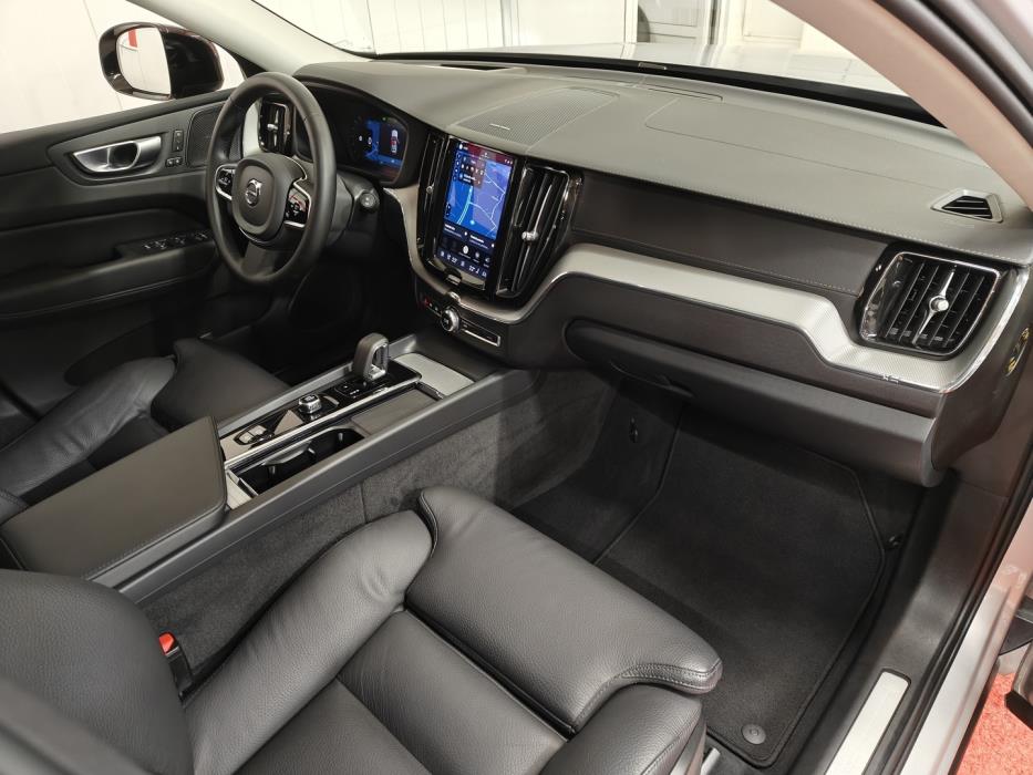 VOLVO XC60 2023