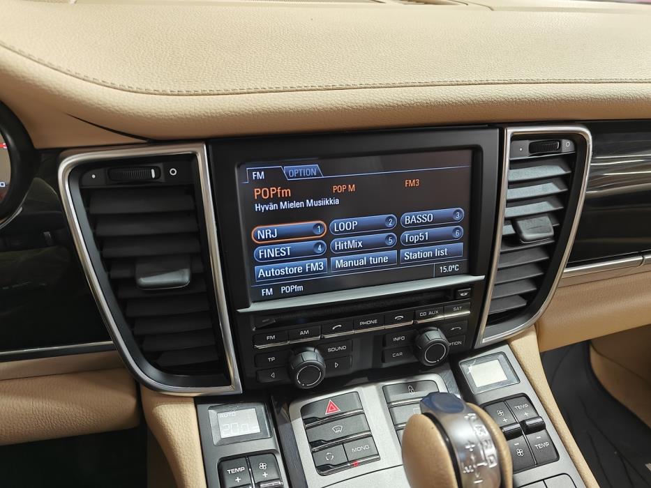 PORSCHE Panamera 2012