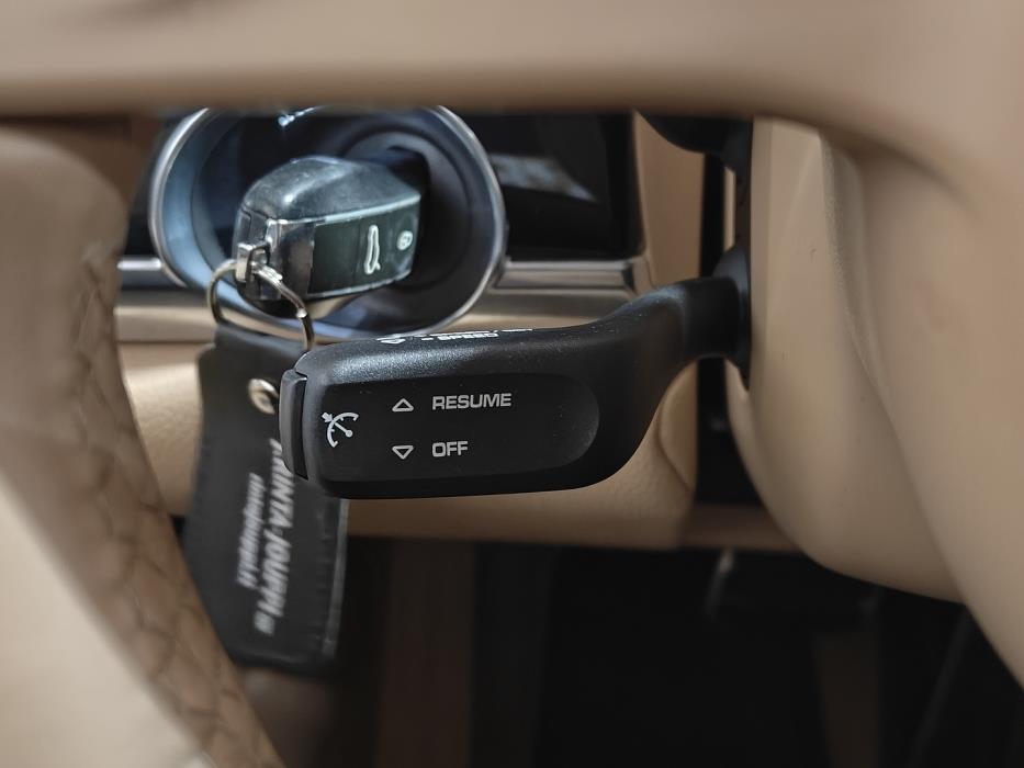 PORSCHE Panamera 2012