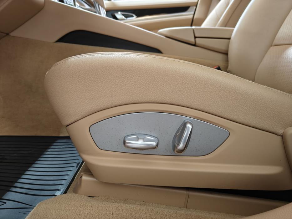 PORSCHE Panamera 2012