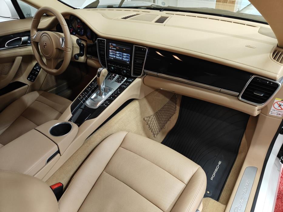 PORSCHE Panamera 2012